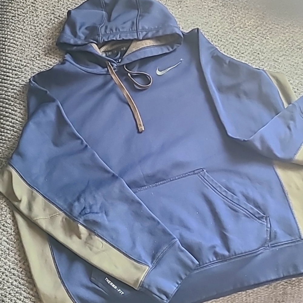 Nike therma fit like new
